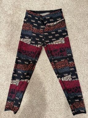 NWOT Victoria Sport Multicolor Leopard Stripe Legging.